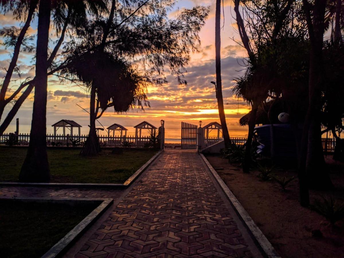 Blue Sand Beach Resort Trincomalee Exterior foto